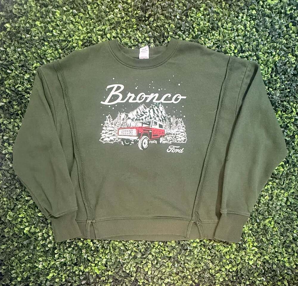 Time and Tru Ford Bronco Wonderland Graphic Sweatshirt Army Green M 8-10
